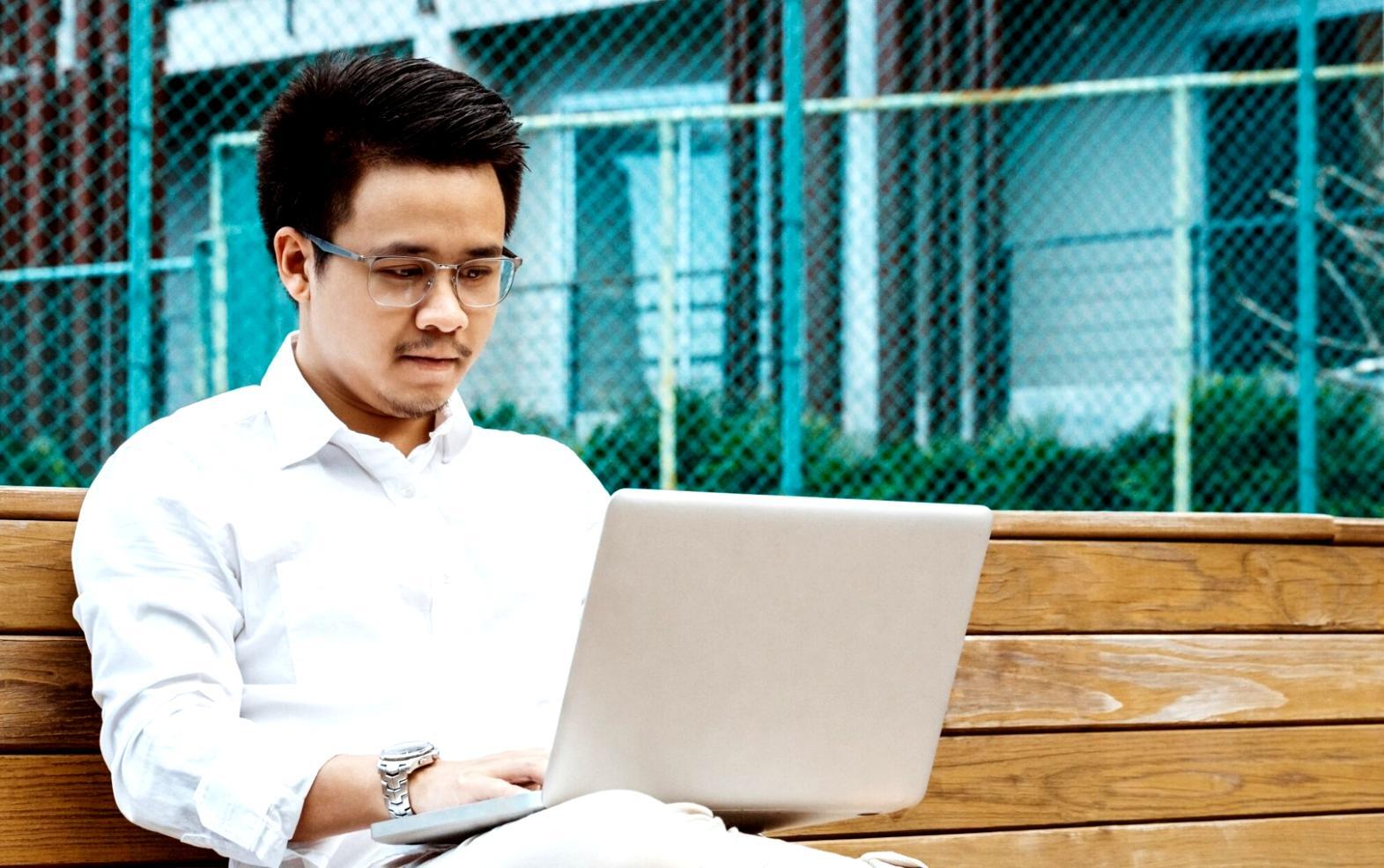 Conversion-Tracking und Nutzerfluss-Analyse in einem Analytics-Dashboard